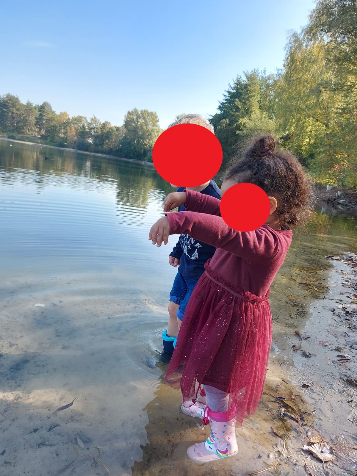 Kinder beim Ausflug in der Natur